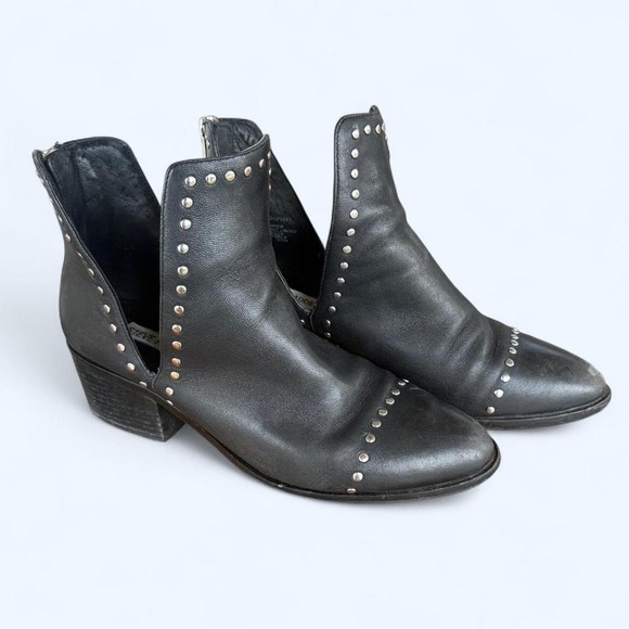 Steve Madden Shoes - Black Steve Madden ankle boots with studs